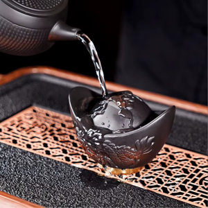Teekannendeckelhalter aus Keramik in chinesischer Barrenform