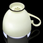 Teeservice aus Bone China mit Goldrand