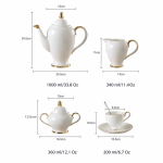 Teeservice aus Bone China mit Goldrand