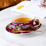 Teeservice aus Porzellan mit Pfauenmotiv und Blumen — Tasse und Untertasse in Bordeaux
