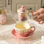 Teeservice mit Sieb aus Porzellan