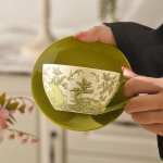 Teeservice mit Sieb aus Porzellan
