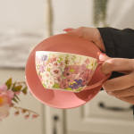 Teeservice mit Sieb aus Porzellan