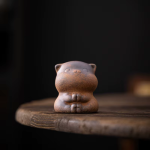 Teetier aus Keramik für Gongfu-Tee — Figur mit großen Augen