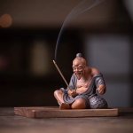 Teetier Jiang Taigong und Teesieb aus violettem Ton