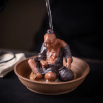 Teetier Jiang Taigong und Teesieb aus violettem Ton