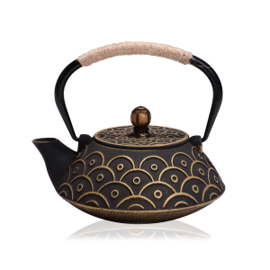 Tetsubin-Teekanne aus Gusseisen — Goldene Bögen und Kreise