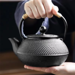 Tetsubin-Teekanne aus unbeschichtetem Gusseisen