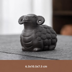 Tierisches Teetier aus violetter Tonerde — Schaf