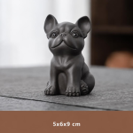 Tierisches Teetier aus violetter Tonerde — Sitzender Hund