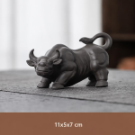 Tierisches Teetier aus violetter Tonerde — Stier