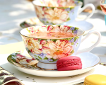Vintage-Teetasse mit Untertasse aus Knochenporzellan