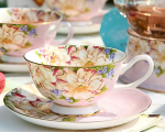 Vintage-Teetasse mit Untertasse aus Knochenporzellan