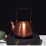 Vintage-Wasserkessel aus rotem Kupfer