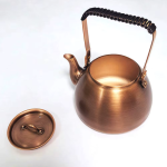 Vintage-Wasserkessel aus rotem Kupfer