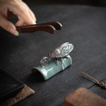 Zikaden-Teetier aus Töpferware für Teetabletts